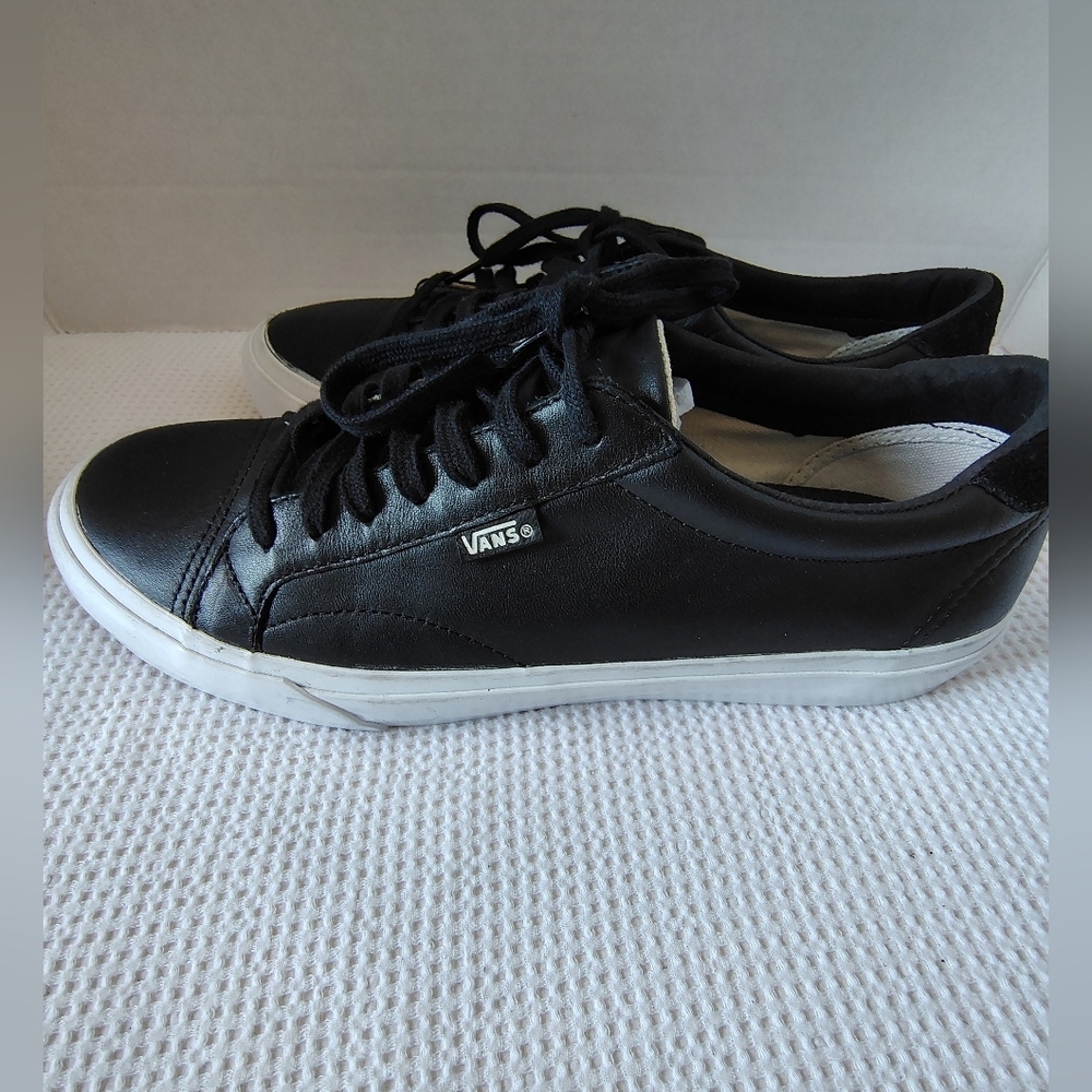 Vans Men's Black and White Sneakers Size 7.5
